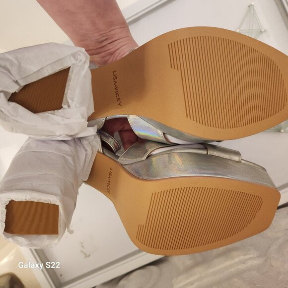 Lisa Vicky Silver Metallic "Jazz" Platform sandals. NIB. Size 9 - Picture 7 of 9